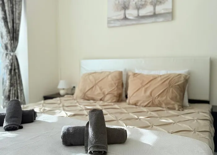 Atlantis Nikol شقة