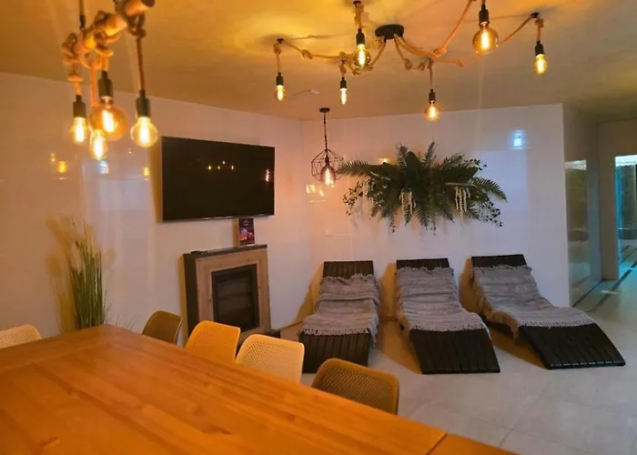 Atlantis Nikol بورغاس