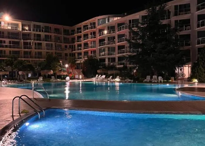 Atlantis Nikol * بورغاس